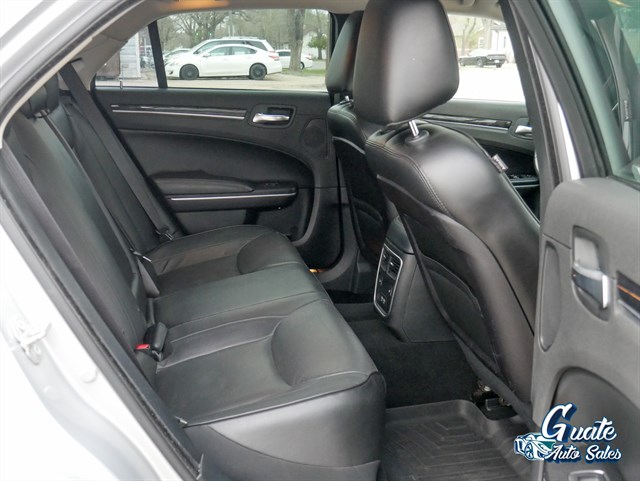 Chrysler 300 photo 16