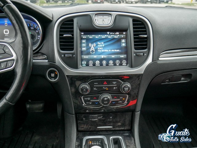 Chrysler 300 photo 9