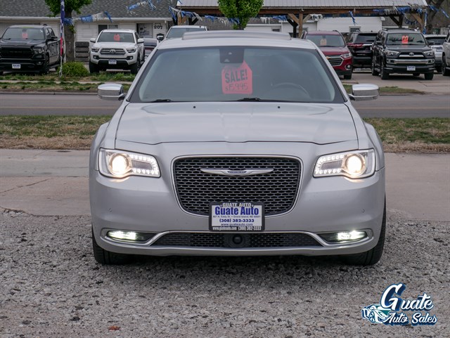 Chrysler 300 photo 2