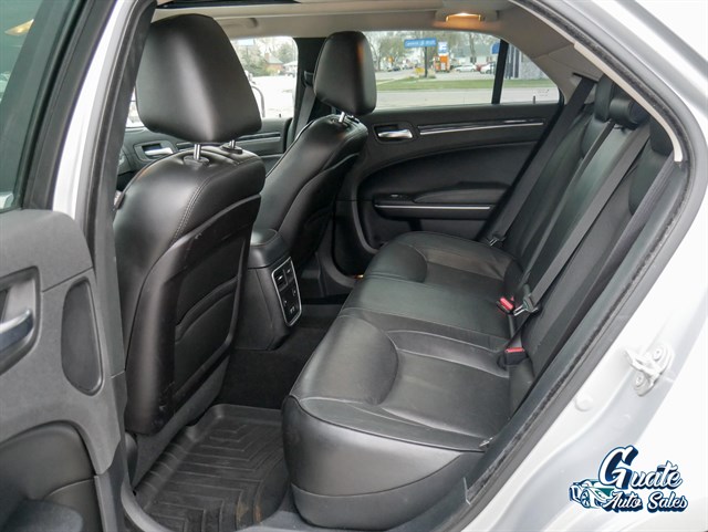 Chrysler 300 photo 11