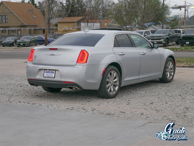 Chrysler 300 photo 14