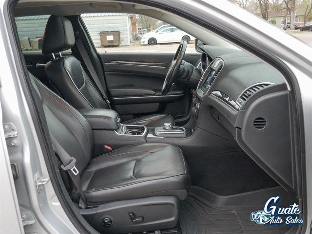 Chrysler 300 photo 17