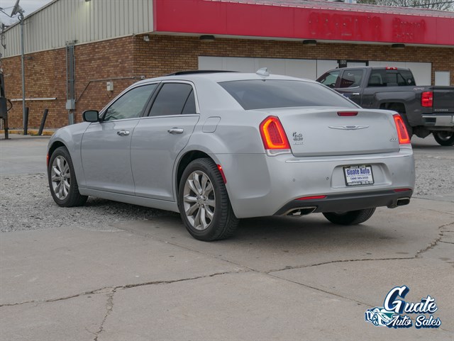 Chrysler 300 photo 12