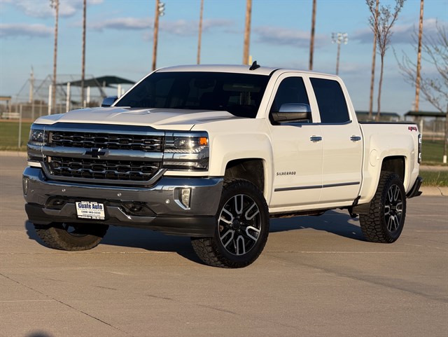 Chevrolet Silverado photo 3