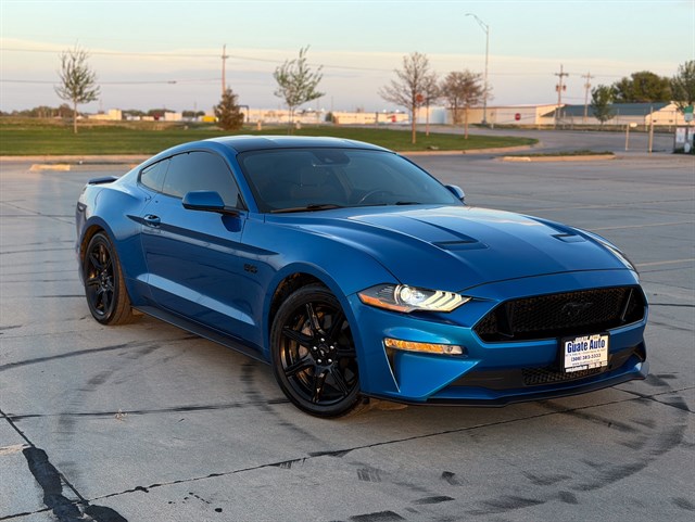 Ford Mustang photo 2