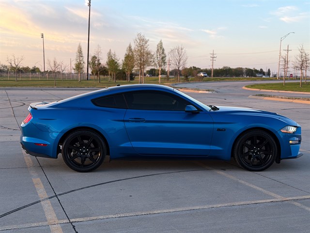 Ford Mustang photo 9