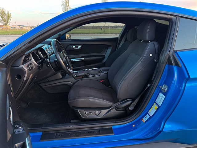 Ford Mustang photo 16