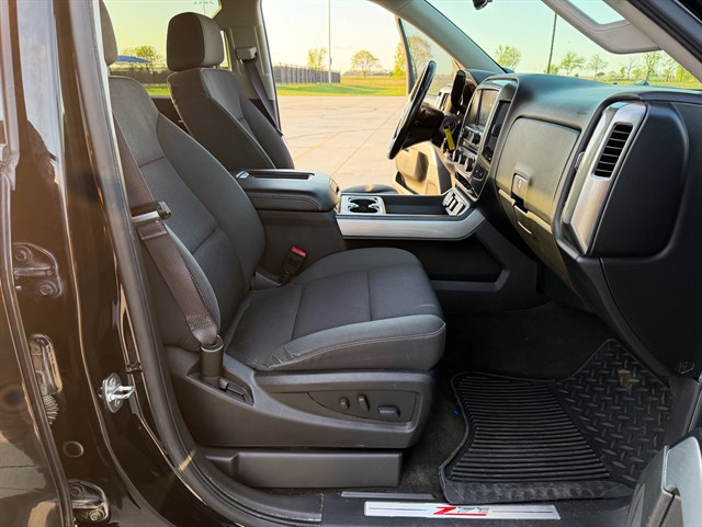 Chevrolet Silverado photo 18