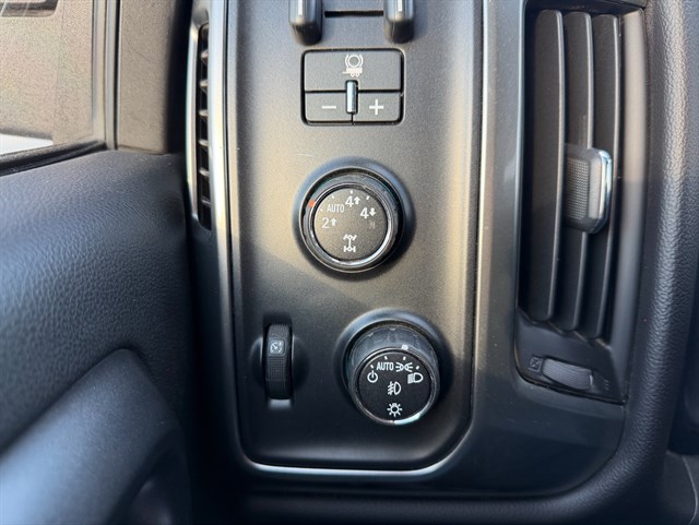 Chevrolet Silverado photo 9
