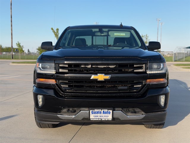 Chevrolet Silverado photo 2