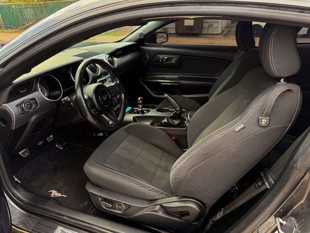 Ford Mustang photo 10