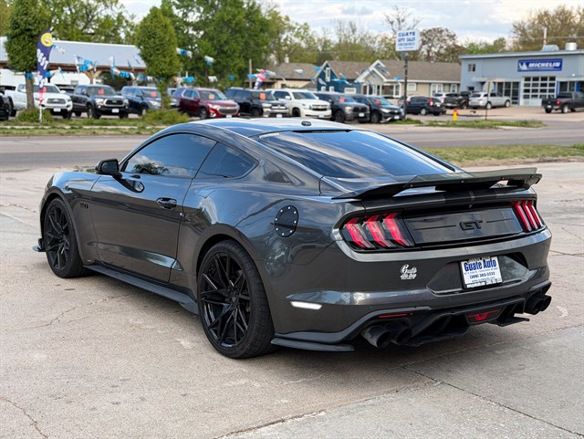 Ford Mustang photo 2