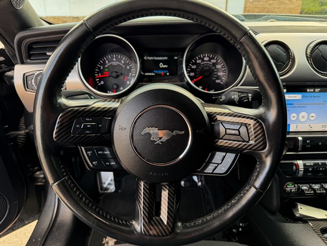 Ford Mustang photo 17