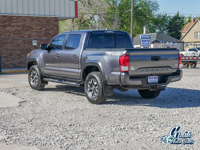Toyota Tacoma photo 12