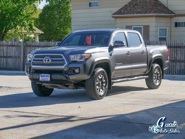 Toyota Tacoma photo 3