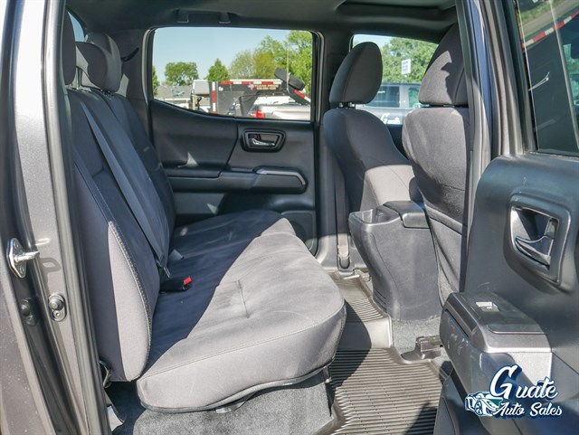 Toyota Tacoma photo 16