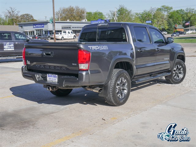 Toyota Tacoma photo 14