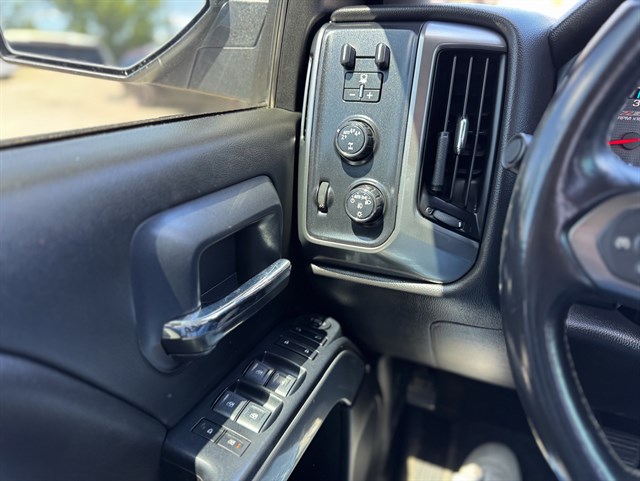 Chevrolet Silverado photo 11