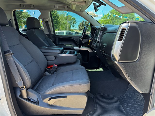 Chevrolet Silverado photo 19