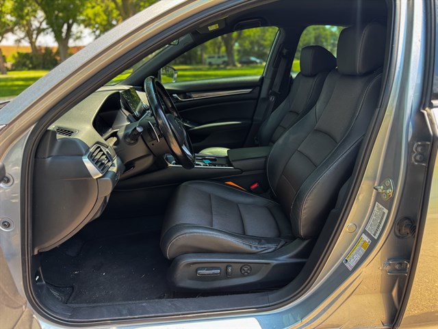 Honda Accord photo 12