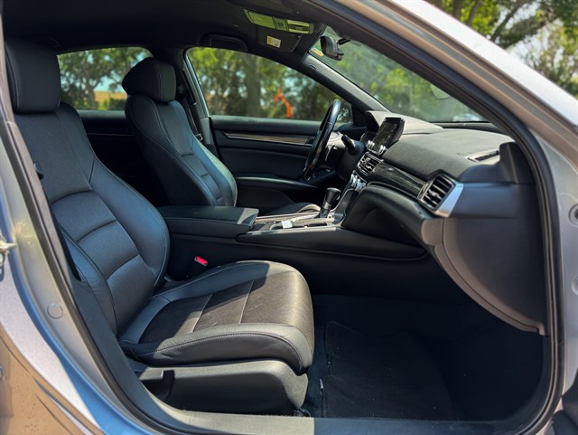 Honda Accord photo 19
