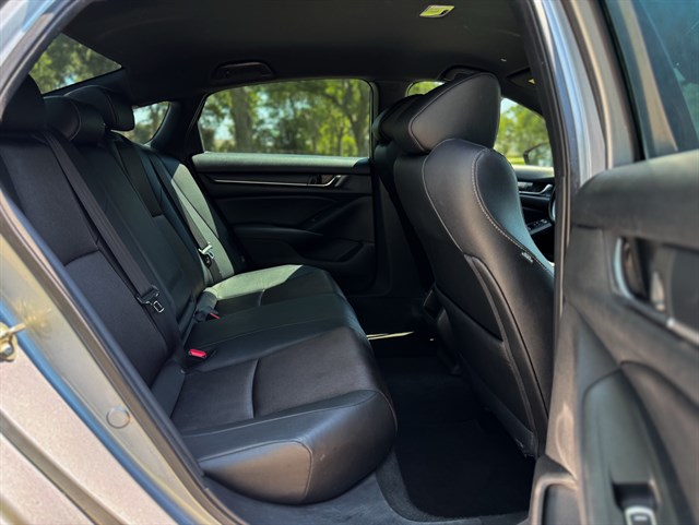 Honda Accord photo 18