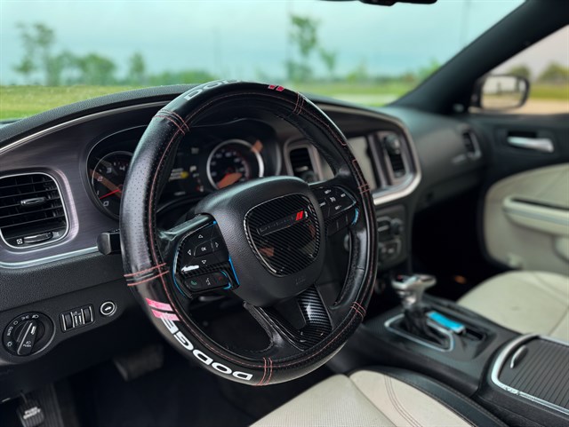 Dodge Charger photo 4