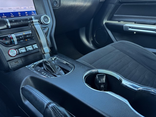 Ford Mustang photo 9
