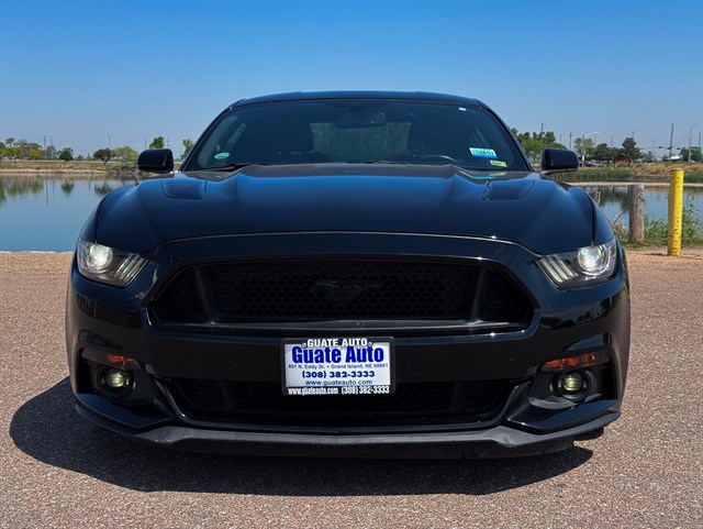 Ford Mustang photo 2