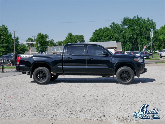 Toyota Tacoma photo 14