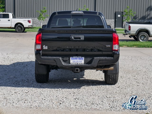 Toyota Tacoma photo 12