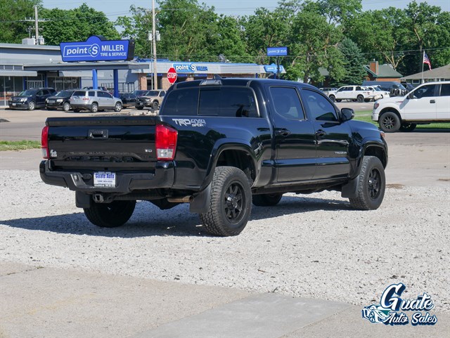 Toyota Tacoma photo 13
