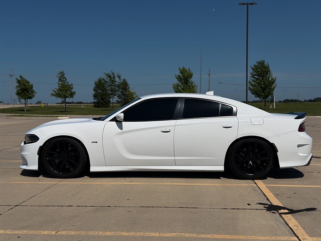 Dodge Charger photo 7