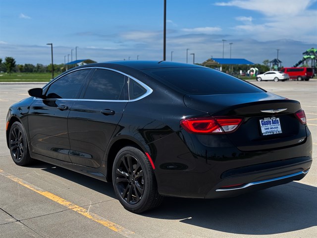 Chrysler 200 photo 16