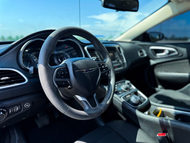 Chrysler 200 photo 4