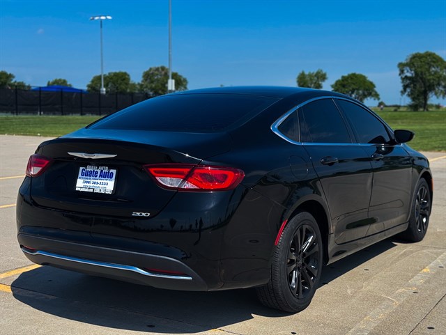 Chrysler 200 photo 18