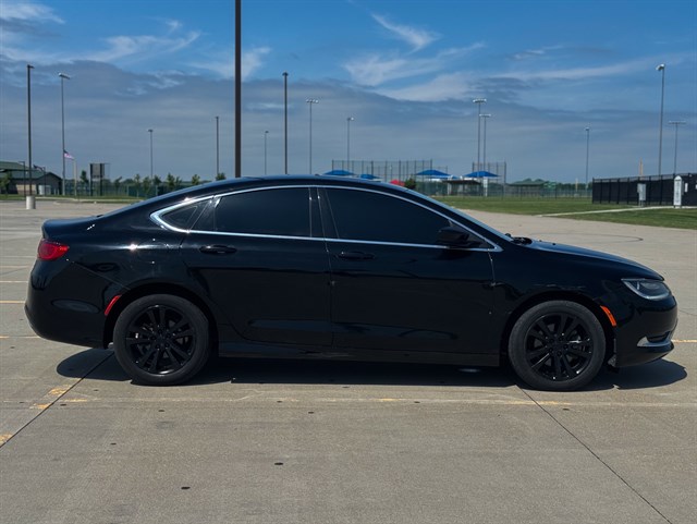 Chrysler 200 photo 21