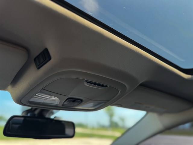 Chrysler 200 photo 12