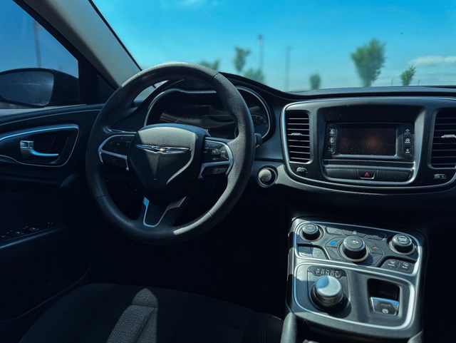 Chrysler 200 photo 6
