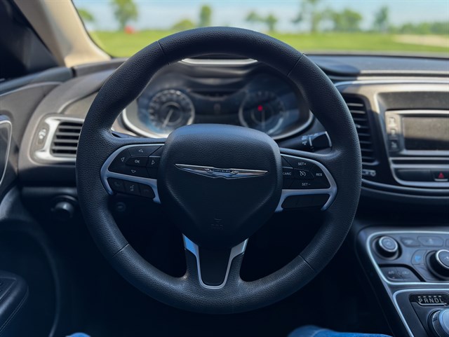 Chrysler 200 photo 7