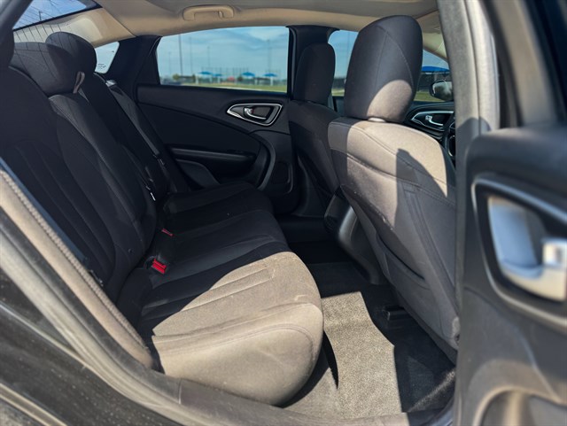 Chrysler 200 photo 19