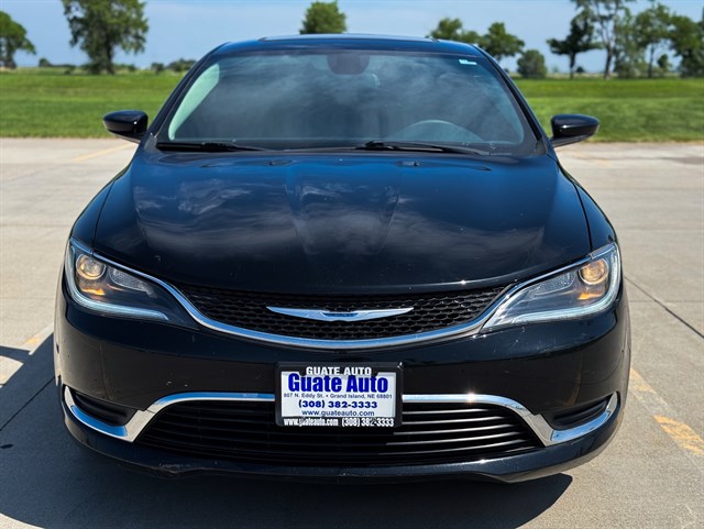 Chrysler 200 photo 2