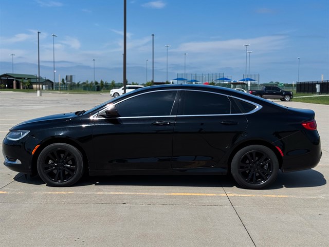 Chrysler 200 photo 15