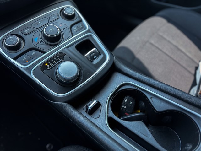 Chrysler 200 photo 10