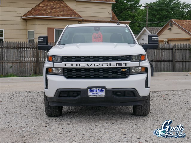 Chevrolet Silverado photo 2