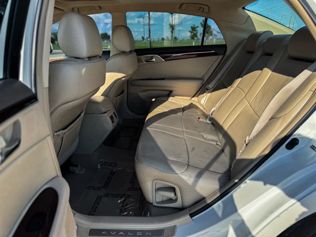 Toyota Avalon photo 13