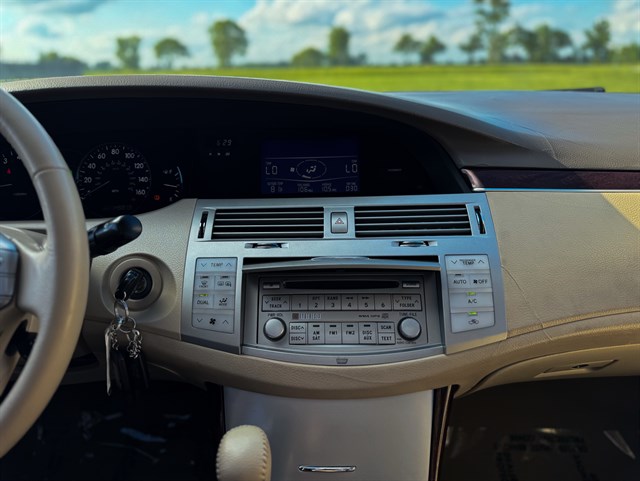 Toyota Avalon photo 9