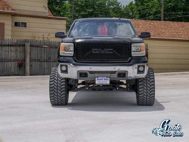 GMC Sierra photo 2