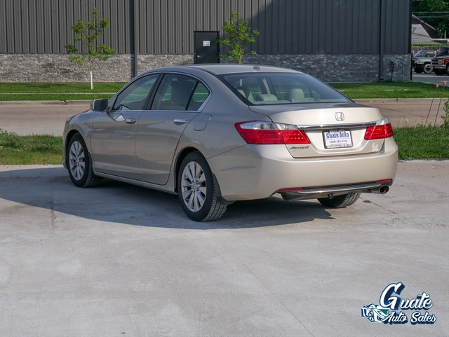 Honda Accord photo 9