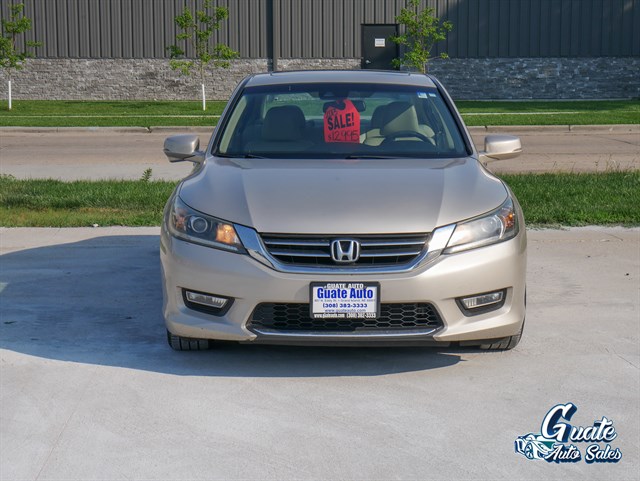 Honda Accord photo 2